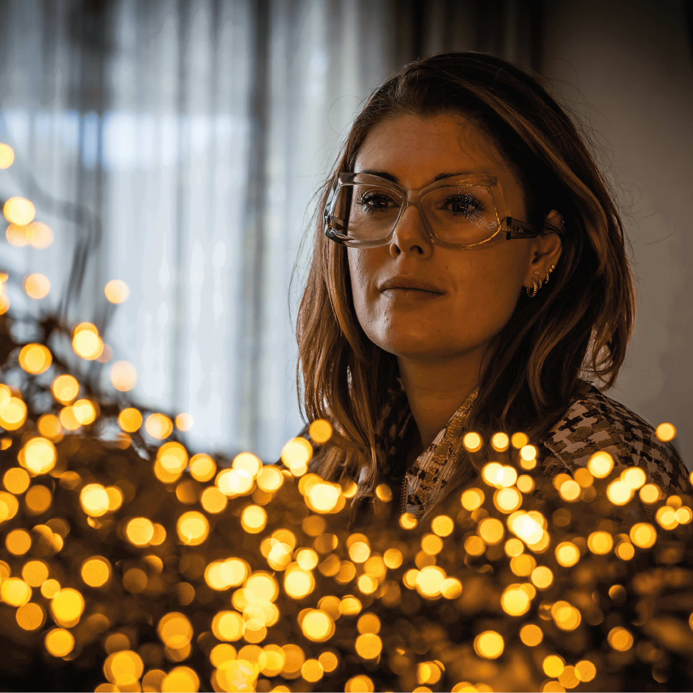 Charissa met kerstlampjes