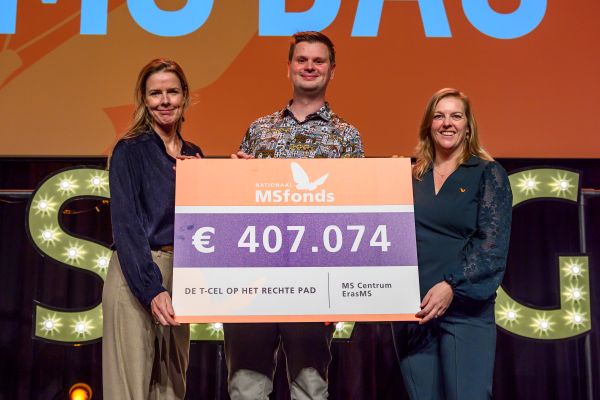 Cheque subsidieronde 2025 Jasper Rip T-cel MS Centrum Amsterdam Rianne Yvonne_600 Jasper Rip T cel op het rechte pad